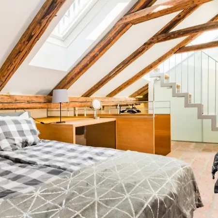 Luxurious 190m2 Penthouse In Main Shopping Street Lejlighed