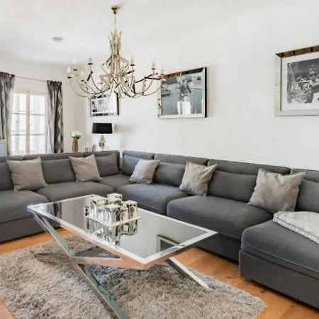 Luxurious 190m2 Penthouse In Main Shopping Street Apartment *