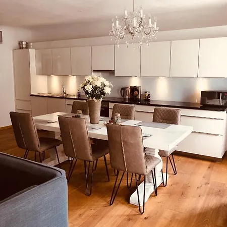 Luxurious 190m2 Penthouse In Main Shopping Street *